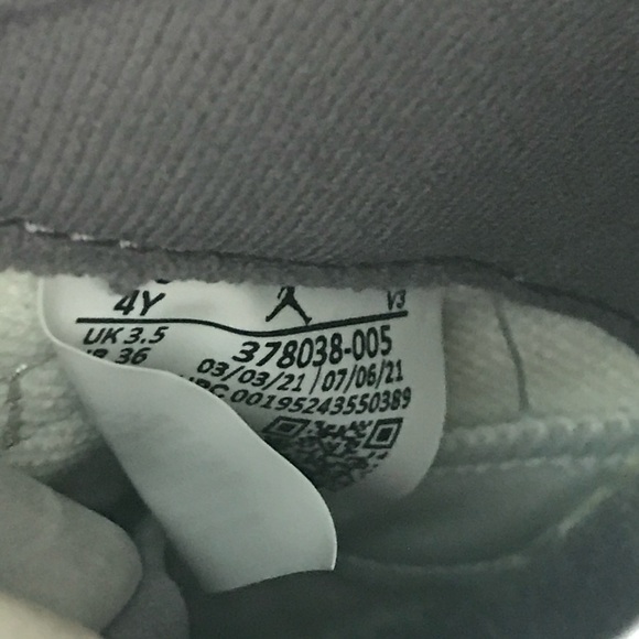 NWB Jordan 11 Retro GS Cool Grey 2021 Sneakers - Picture 7 of 9